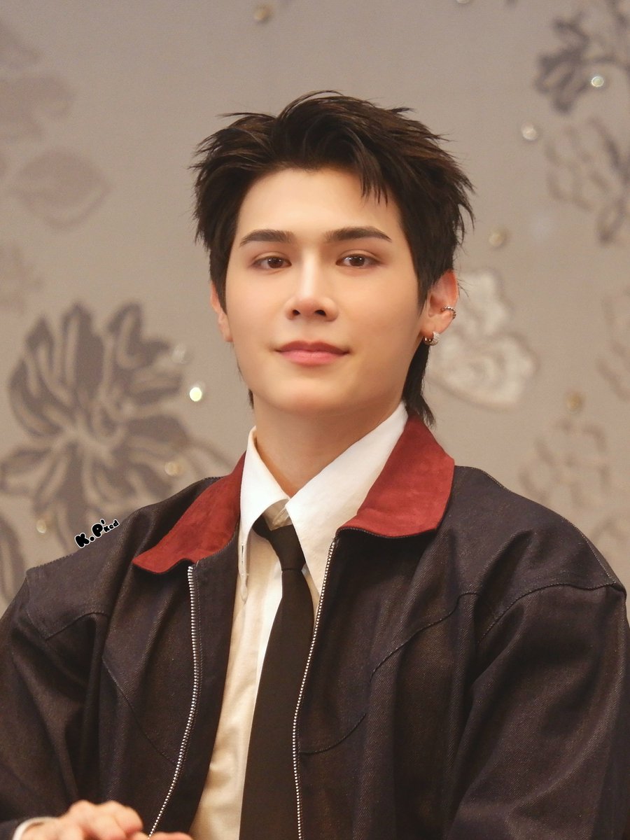 Ketsaraee08's tweet photo. หล่อสะอาด วิ้งๆ 😅

PEAT FANSIGN BY HNL
#PeatWonderfulTime
{ @peatwasu 🍑 }
#Peatwasu #CaptainPeat #BabyFeat https://t.co/7V7w4g1aFg