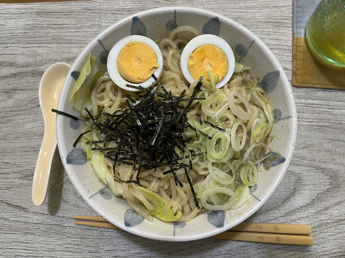 Tsubocchi_'s tweet photo. 無��しおちゃんと海練さんのコラボのまぜそばとつけ麺が届きました！アクスタだけでなく、メッセージも付いてて嬉しい!!
魚介系のまぜそばは初めてだったのですが、とても美味しかったです!
 #無糖しお   #海練 https://t.co/UkU61RM3hw