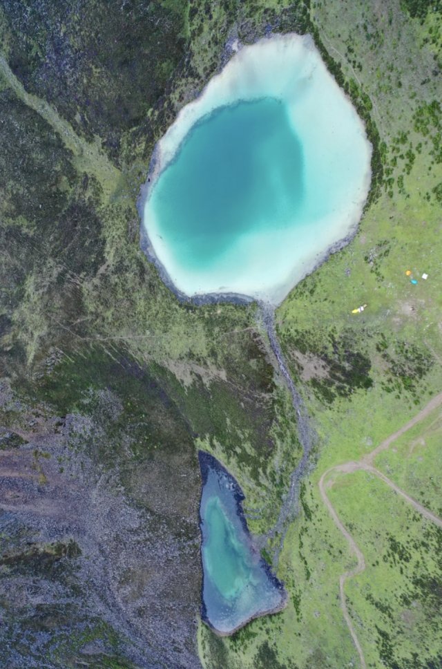 GanziChina's tweet image. Ganzi Road Trip: May Day Special 
Second stop: Lisuo Lake 
📍Shuobu Village, Gongga Mountain Township, Kangding
Surrounded by Gongga peaks, the lake mirrors the snowy mountains—absolutely dreamy!
#GanziGuide #SpringTrip #Travel #China #Holiday #MayDay #LaborDay