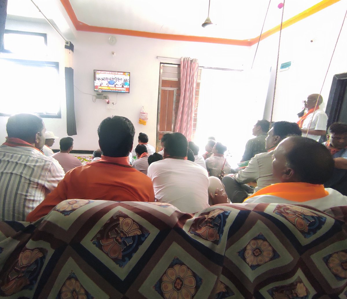 himmat_dangi's tweet photo. मंदसौर कयामपुर मंडल में सेवा बस्ती में सभी कार्यकर्ताओं व मातृशक्ति ने श्री नरेंद्र मोदी जी के मन की बात कार्यक्रम को सुना। @ajayjamwalbjp @AmitShah @BJP4India @BJP4MP @blsanthosh @DrMohanYadav51 @JagdishDevdaBJP @KailashOnline @narendramodi @shivprakashbjp @RSSorg https://t.co/VHzsFD4rnY
