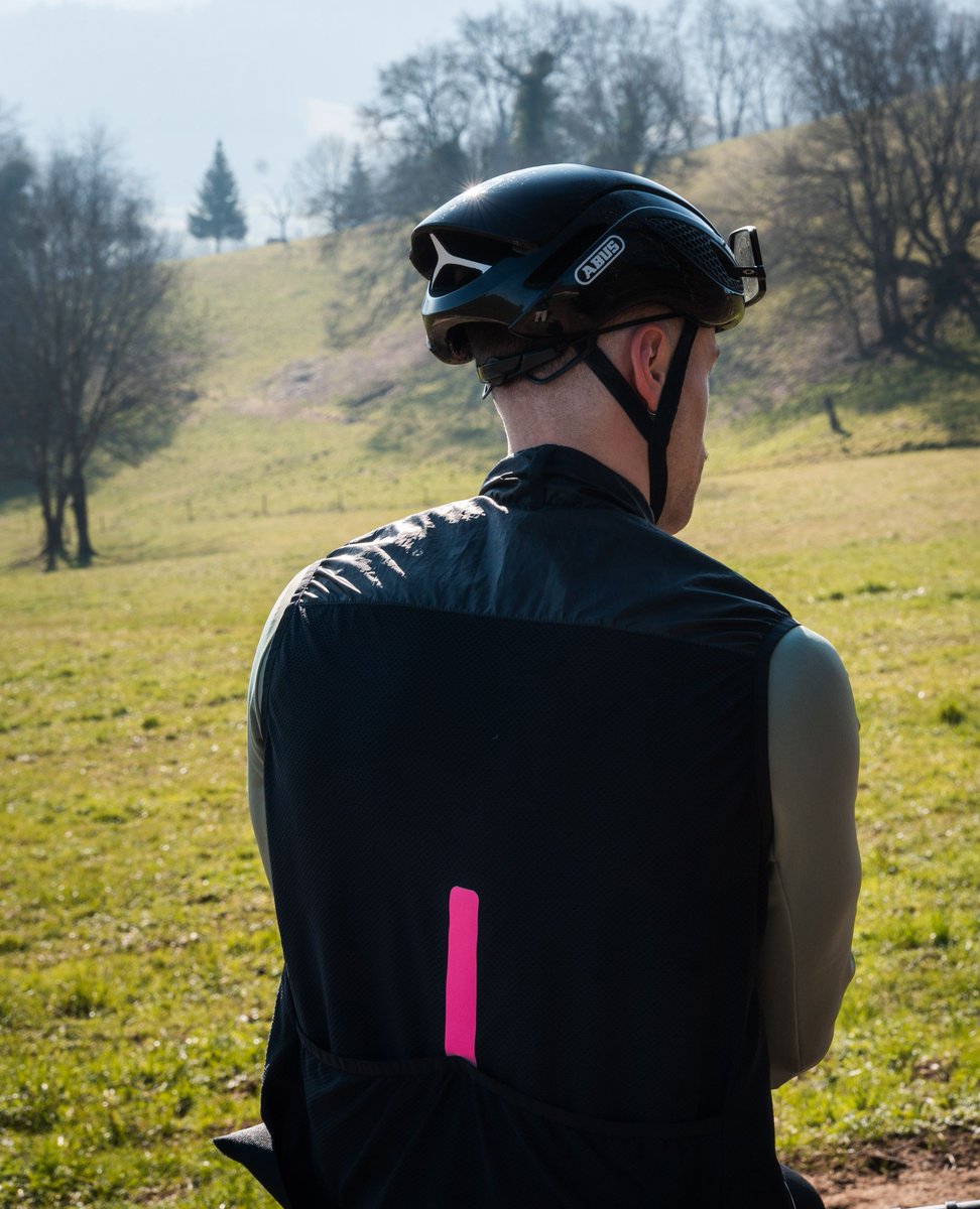 Das letzte mal Lang / Lang? Wann hängt ihr eure warmen Styles in den Schrank? 

📸 @gaspard_scenes

#ridetriple2 #triple2 #cycling #gravelbike #bikepacking #instacycling #outsideisfree #cyclingshots #bikelife