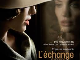 merlinpapin3's tweet photo. .@FredOL69007 #Anecdotecinéma sur le film #LEchange , Le scénariste J. Michael Straczynski a découvert l'histoire de Christine Collins par une source anonyme à la mairie de Los Angeles. Cette source avait découvert par hasard des dossiers concernant les meurtres du poulailler de Wineville, parmi d'autres documents abandonnés et voués à la destruction. Straczynski s'est emparé de ces dossiers et s'est passionné pour l'affaire, effectuant des recherches approfondies pendant un an. Il a tenté d'en faire un projet télévisé, mais n'a jamais trouvé de solution concrète. Presque tous les événements décrits dans ce film sont cités dans des documents juridiques, les dialogues étant souvent repris textuellement des transcriptions judiciaires. Straczynski a écrit sa première version du scénario en seulement 11 jours.
Clint Eastwood a accepté de réaliser le film l'après-midi même où il a lu le scénario.
Le titre fait référence à une légende populaire européenne. On raconte que des fées, des elfes, des trolls, voire le Diable, enlevaient parfois de jeunes enfants à leur berceau et laissaient à leur place un faux enfant, un « changeling ». Ce dernier tombait malade et mourait, ou se conduisait mal en grandissant, tandis que le véritable enfant devenait l'esclave de ceux qui l'avaient enlevé et ne revenait plus jamais à ses parents. La légende du « changeling » était parfois utilisée pour expliquer la mort d'enfants ou des troubles tels que le handicap mental ou l'autisme chez l'enfant.
Hilary Swank et Reese Witherspoon ont fait pression pour le rôle de Christine Collins. Clint Eastwood a choisi Angelina Jolie sur la suggestion du producteur Ron Howard , qui a noté que le « look » de Jolie correspondait parfaitement à l'époque.
Certaines scènes ont été tournées dans une gare de San Bernardino, en Californie, lors des incendies de 2007. Le décor était entièrement recouvert de fumée.
Clint Eastwood a déclaré dans les bonus du DVD qu'une des raisons pour lesquelles il a choisi Angelina Jolie est qu'elle est mère, donc elle sait ce que cela ferait si l'un de ses enfants était kidnappé.
Christine dit à Walter (à 06:09) qu'il y a un nouveau film avec Charles Chaplin . Il s'agirait du Cirque (1928) .
Le scénario de ce film a été présenté dans la Blacklist 2006, une liste des scénarios non réalisés les plus appréciés de l'année.
Historiquement, Gordon Stewart Northcott a emmené Sanford Clark, 13 ans, de sa maison de Saskatoon, en Saskatchewan (Canada), jusqu'à un ranch à Wineville, en Californie, en 1926, où il l'a battu et agressé sexuellement. En août 1928, la police a placé Sanford, 15 ans, en détention préventive après avoir été informée de sa situation. C'est pourquoi, dans le film « L'Échange » (2008), à 1:30:29, l'inspecteur Ybarra déclare : « Sanford Clark est un enfant, lui aussi. Quinze ans. Il ira en prison aussi. » Les critiques du film préfèrent imaginer Sanford Clark à 13 ans, ce qui est motivé par le fait que l'acteur qui l'incarne, Eddie Alderson, a fêté ses 13 ans peu après le début du tournage de L'Échange, le 15 octobre 2007.
Ron Howard avait prévu de réaliser ce film, mais des conflits d'emploi du temps l'en ont empêché. Il a alors décidé d'en devenir producteur.
La chanson thème du film est vaguement basée sur la chanson « Baby Mine » de Dumbo (1941) .
Il y a un café en bord de route nommé « Bummy's », apparu au début (à 17 h 06). Il s'agit peut-être d'un hommage à la longue collaboration de Clint Eastwood avec le chef décorateur Henry Bumstead , décédé en 2006. Son surnom était « Bummy ».
Les enfants du producteur et réalisateur Clint Eastwood , Morgan Eastwood et Kyle Eastwood, ont collaboré sur ce film. Morgan jouait la petite fille sur le tricycle au début, et Kyle est crédité comme arrangeur musical.
C'est la première fois depuis La Sanction (1975) que Clint Eastwood réalise un film pour Universal Pictures. C'est également la première fois qu'Eastwood travaille en dehors de Warner Bros. (à l'exception de la télévision) depuis Absolute Power (1997).
La première de ce film à New York était la première apparition publique d' Angelina Jolie après avoir donné naissance à ses jumeaux Vivienne Jolie-Pitt et Knox Jolie-Pitt .
Expédié dans certains cinémas sous le nom de « Nomad », une blague basée sur The Changeling (1967) , qui parle d'une sonde spatiale nommée Nomad.
