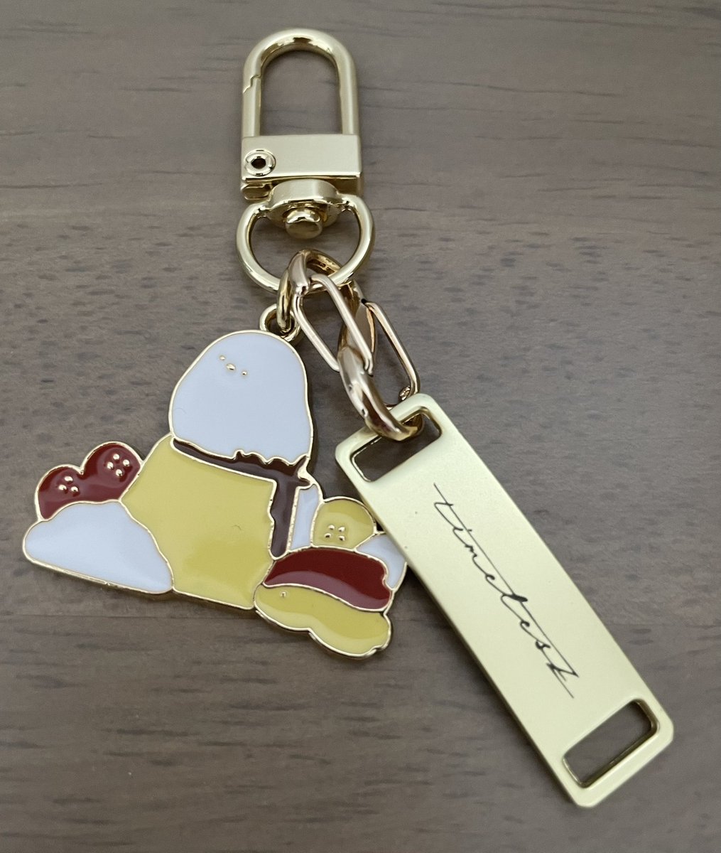 timedeshuto2502's tweet image. adidas様×ABCマート様×自軍様シューチャーム
上手く装着するのが難しかったのでキーホルダーにしました（・▴・）💛推し活の時そーっとカバンに付けようかな😌
スニーカーはもちろん履き心地バツグンでした✨️素敵なチャームもありがとうございます!!!!!!!!
#timelesz #adidas #climacool #abcマート