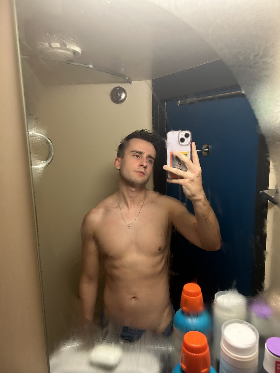 Day two in bed with the flu, at least it’s a forced rest day from the gym 🤒