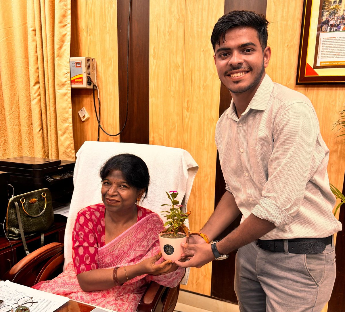AppliedEconLU's tweet photo. In the halls of debate, ideas find wings.
एक:KRITI MUN..... 
@_archanasingh @profalokkumar @lkouniv @sanskritiki_lu @dswlkouniv https://t.co/WVjeiqnJkH