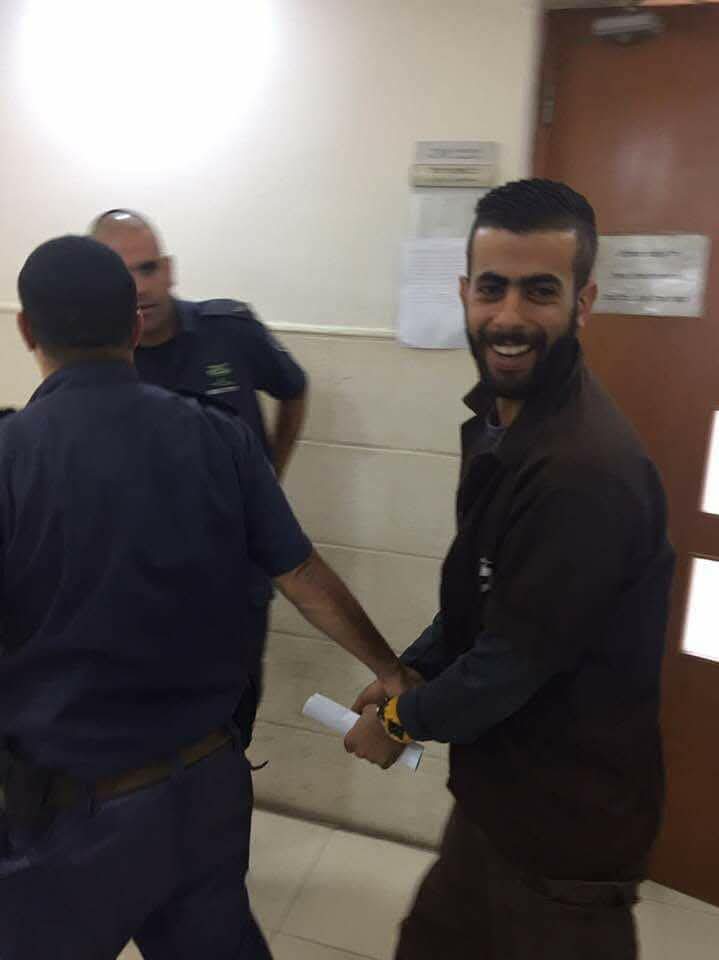 الفلسطيني المسيحي من أصول سلطية أردنية "جون قاقيش " الذي نفذ عملية طعن لمجموعة من المستوطنين في #القدس في العام 2015 
- سأله المحقق : لماذا نفذت عملية طعن...؟
- جون : 
أتريد أن أرى المستوطنين يدنسون الأقصى وأبقى هادئا، تعتدون على المرابطات وتريدون أن نبقى صامتين نتفرج .
- المحقق