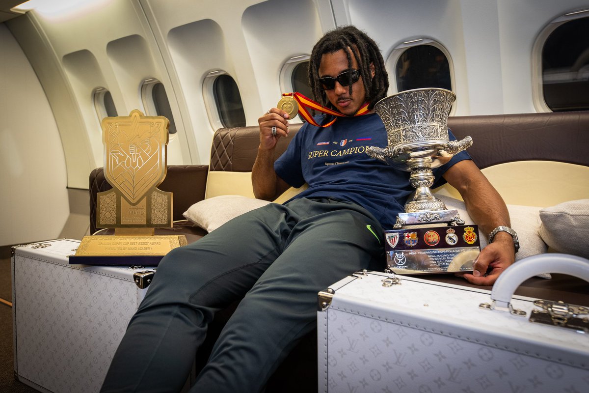 Fierté 🇧🇯💙❤️🥰🤙🏾
Merci pour hier 🥰
#juleskounde 
<a href="/jkeey4/">Jules Kounde</a>