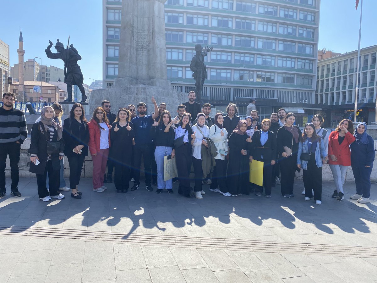 Atama bekleyen öğretmenler bugün saat 14 de Ankara Ulus meydanında basın açıklaması yapacak 

#ÖğretmenUlustaEkAtamaNerede