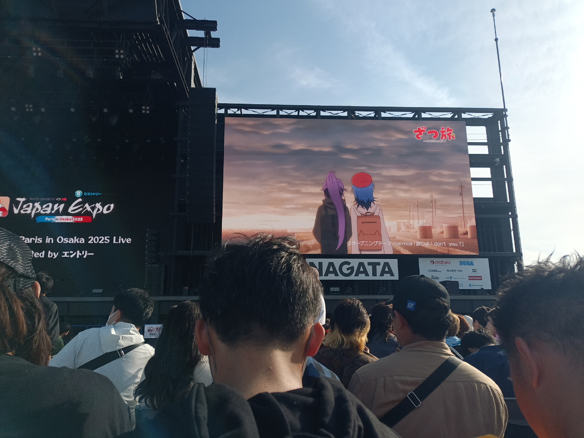 Mory_Osaka_Jpn's tweet photo. #大阪・関西万博
#EXPO2025
#JAPANアリーナ
#Matsuri
入ったよ(≧∇≦)b
当日整理券配布決定&強行のせいでカオスな状況だった。
朝配ります、っていきなり言うのは混乱を招くしみんなイライラしてて暴動起きそうな気配で怖かったけど、さすが推しのライブを観たいだけのエネルギーのおかげで、マナーはぎりぎり乱れてなかった。。。
押すなよ、押すなよ、は押せの前振りだと言うけれど(仲間内だけね)、押さないでと言ってるのに背の低い丸っこいおじさんにずーっと押されて続けて、、、
ドミノ倒しを防ぐためスタッフのちっさいおねーさん押し続けてしまった😭
危ない危ない。
ーーーーーーーーーーーーーーーーーーーーーーーーー
整理券配るなら抽選時に整理番号割り振っとけよ。イベントの素人か❓運営してるの。アホでもわかるぞ。大きなイベント慣れてないなら中途半端なことすんな。
ーーーーーーーーーーーーーーーーーーーーーーーーー
はい、周りの意見まとめて代わりに代表して毒吐きました(´∀`*)ウフフ
さ、気を取り直して、
#愛内里菜
#ホロライブ
#hololive
そういや、#ざつ旅 のCM流れてて嬉しい✌