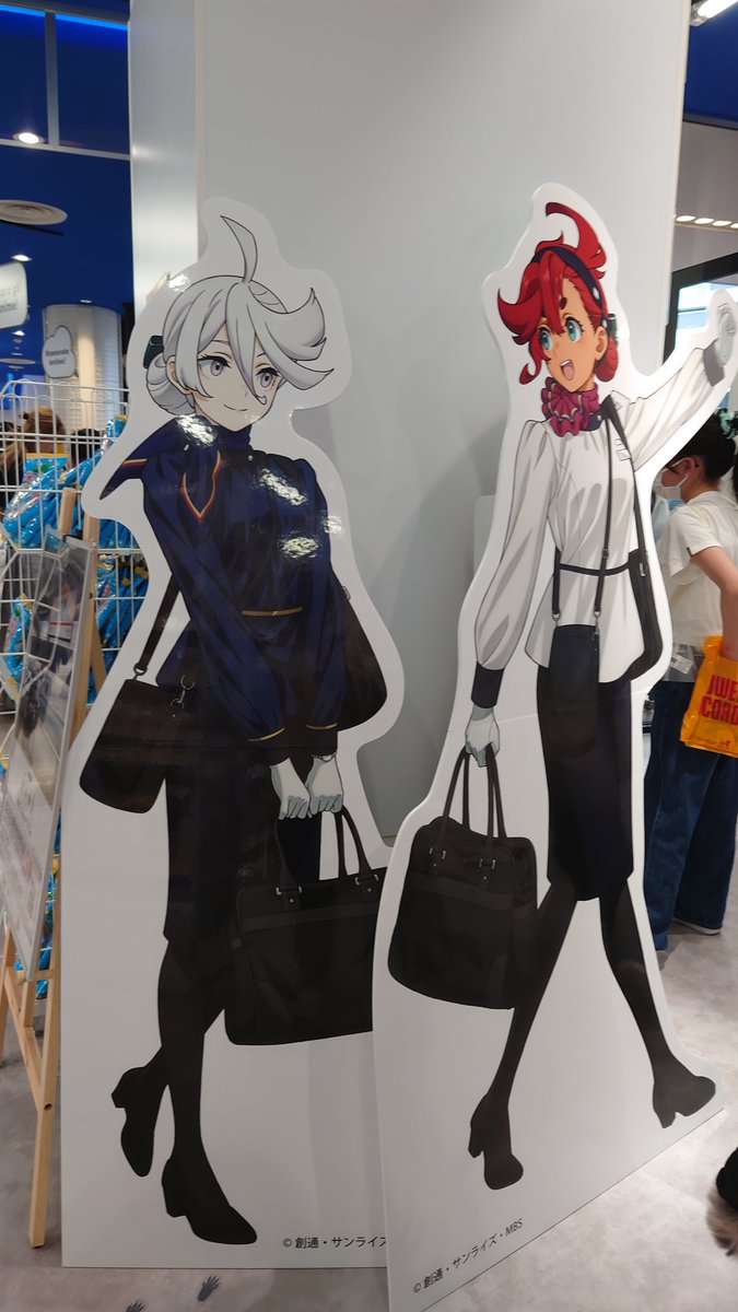 ミオリネ・レンブラン ,スレッタ・マーキュリー 「昨日帰ってきたのが遅かったので改めて梅田へ。めちゃくちゃ狭い通路脇にいるスミちゃ」|繍のイラスト