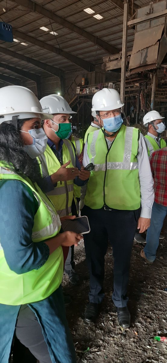 AbhiGhorpade08's tweet photo. Visited @mybmc's kanjur #wastemanagement facility with #stateclimateactioncell team. Really impressed by the enormous scale of processing about 6000 MT of waste, which is segregated through machine. Organic waste is turned in to manure. Waste to Energy plant is also planned. https://t.co/blcQdtXH6F