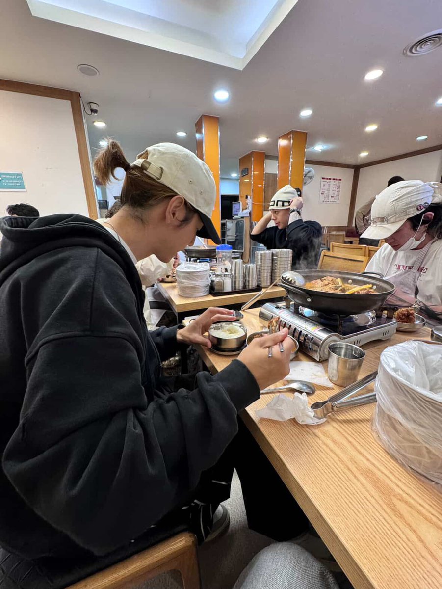 banbanQryos's tweet photo. 🍚🥢

#MarkTuan #段宜恩 #마크 @marktuan https://t.co/N6mdyAIiBK