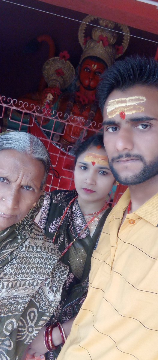 Abhaypanday18's tweet photo. श्री गणेश गिरिजा सुवन , मंगल मूल सुजान।
कहत अयोध्यादास तुम, देहु अभय वरदान।।
#हर हर महादेव 🙏🙏
# श्री कामेश्वर नाथ धाम(रेवा )🙏🙏
#शादी की तीसरी वर्षगाठ 😎🎉🎉🎊🎊💐💐 https://t.co/Ao7excQaDl