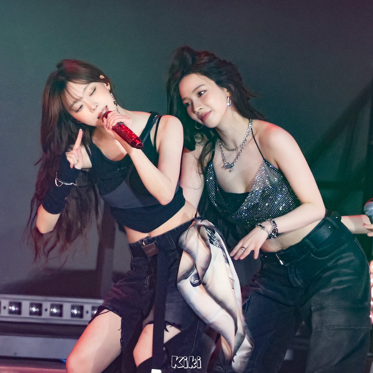 kiki_1030_'s tweet image. 250426 K-FLOW3 CONCERT
狗狗的屁屁承受著大家的尖叫聲🤣
#Karina #카리나
#Winter #윈터
#aespa #에스파