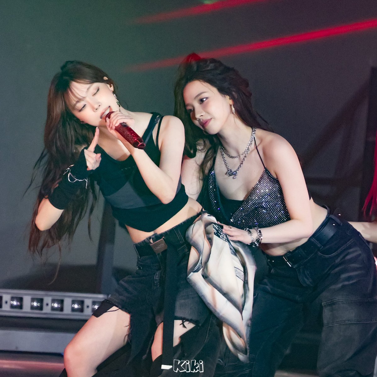 kiki_1030_'s tweet image. 250426 K-FLOW3 CONCERT
狗狗的屁屁承受著大家的尖叫聲🤣
#Karina #카리나
#Winter #윈터
#aespa #에스파