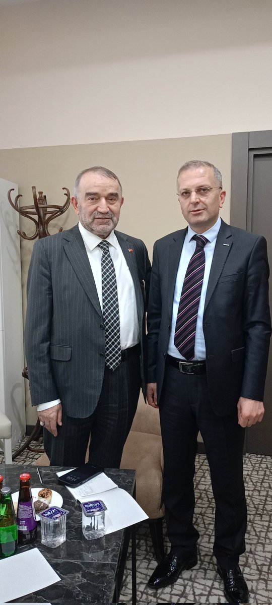 Cumhurbaşkanı Başdanışmanı ve İlim Yayma Cemiyeti Genel  Başkan Yardımcımız Dr.İsrafil Kışla ile bir araya gelerek  Bitlis Şubemiz ve Yurdumuz hakkında bilgi alışverişinde bulunduk. Sayın Başkanımıza ilgi ve alakasından ötürü teşekkür ederiz. <a href="/iycgenelmerkez/">İlim Yayma Cemiyeti</a> <a href="/israfilkisla/">İsrafil KIŞLA</a>