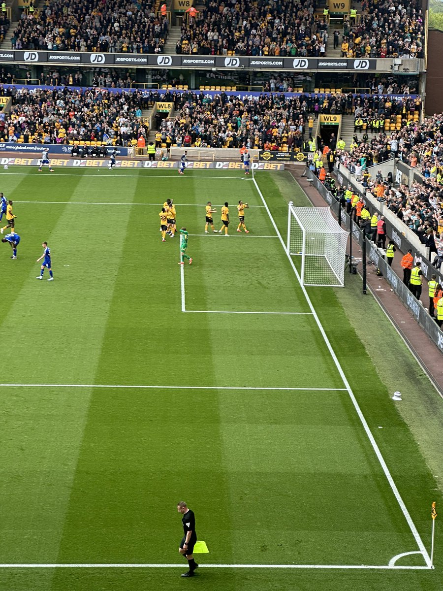 Maynarddjl's tweet photo. 6 in a row olé olé olé #wolvesayewe https://t.co/ioMJWQAOxO
