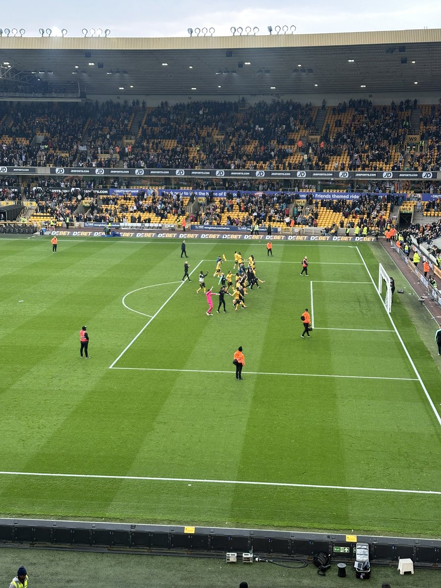 Maynarddjl's tweet photo. 6 in a row olé olé olé #wolvesayewe https://t.co/ioMJWQAOxO