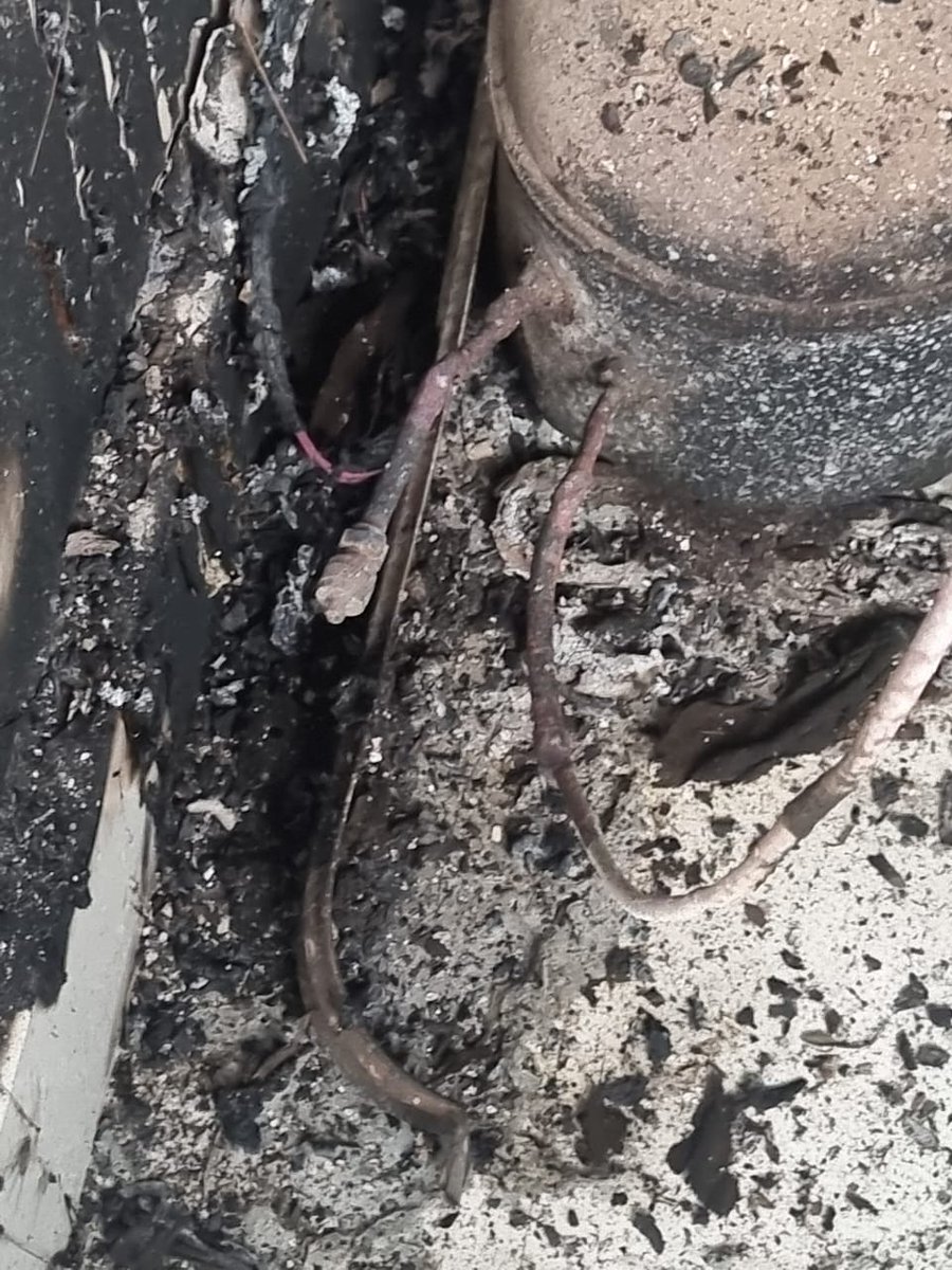 Samjaihind's tweet photo. हजारों घर खरीदार बिना अग्निशमन के रहने को मजबूर है और @Supertechltd और #IRP कोई सुनने को तैयार नहीं है लोगों की जिंदगी से खेलना कहां तक सही है कही आग लगती है तो क्या हालत हो सकते है सोचने से भी डर लगता है.. 
 @OfficialGNIDA @ChiefSecy_UP https://t.co/6KqPrwLoTE