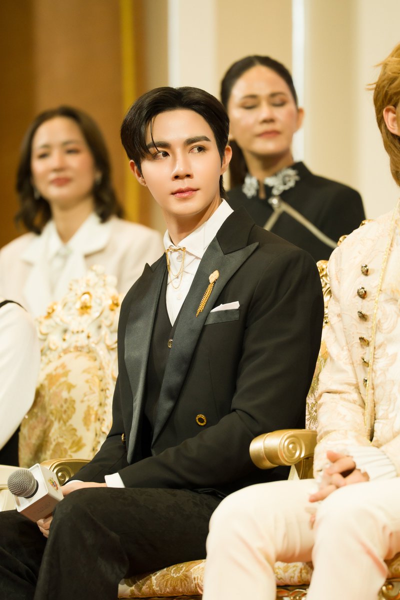 TheNextPrinceTH's tweet photo. ประมวลภาพบรรยากาศในงาน The Next Prince : Press Conference &amp; Royal Premiere Day 👑✨️

ขอขอบคุณทุกการสนับสนุนของชาวเอมมาลีทุกท่านที่มอบให้กับนักแสดง และซีรีส์ “ข้ามฟ้าเคียงเธอ The Next Prince Series” ด้วยนะคะ 🥰

THE NEXT PRINCE PREMIERE
#TheNextPrinceDay https://t.co/qOPJl7EJwL