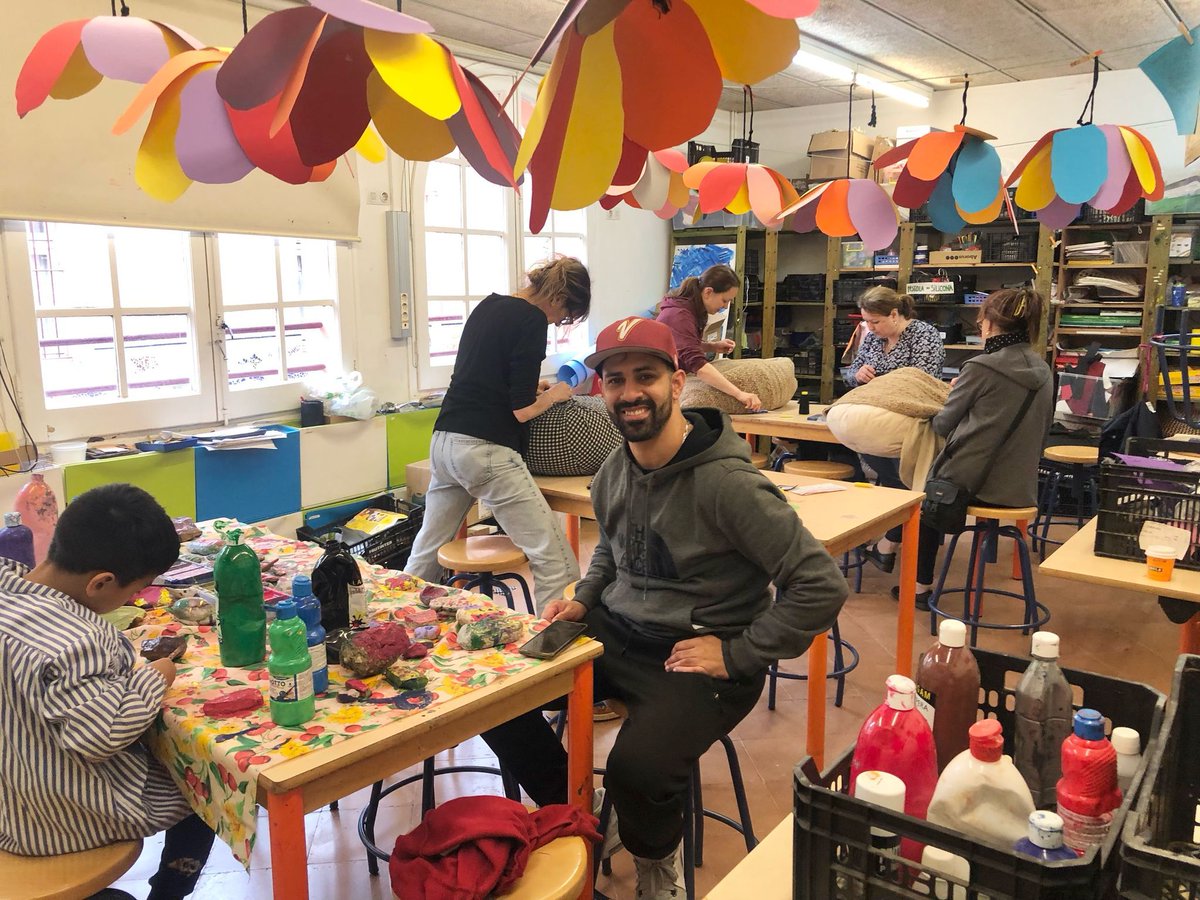 Treballant sense parar per fer més bonica l'Escola!