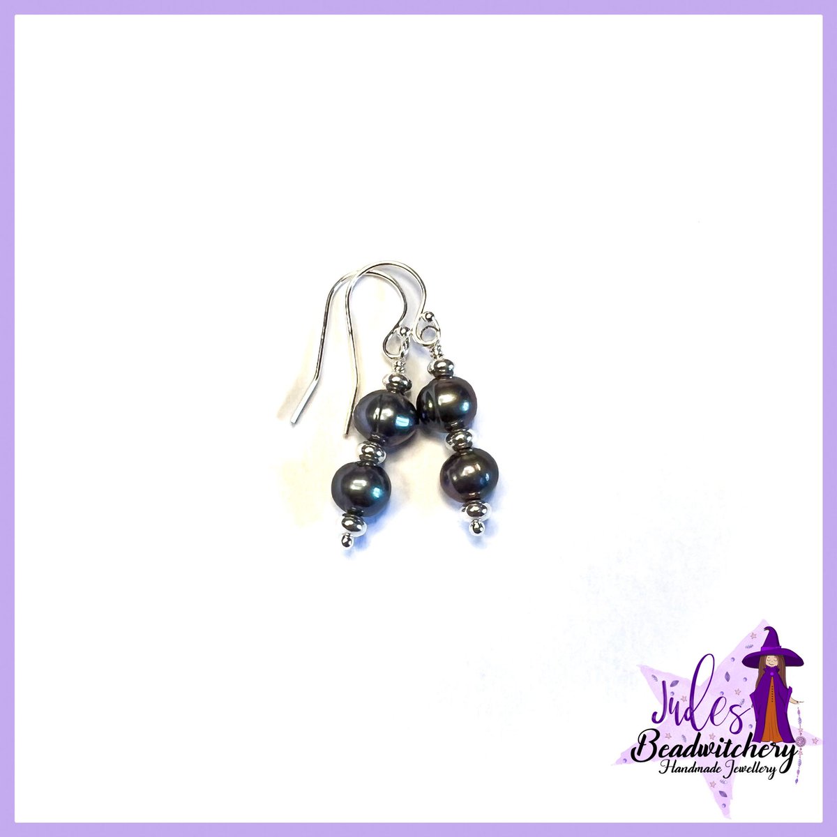 ⚪️ Timeless freshwater Pearl and Sterling silver earrings are perfect for any season, any time of day, holidays, celebrations or work ⚪️

🦚Available with Peacock Pearl nuggets or pale pink Pearl nuggets, and handmade by me 🥰

🛍️ etsy.com/uk/listing/174…
