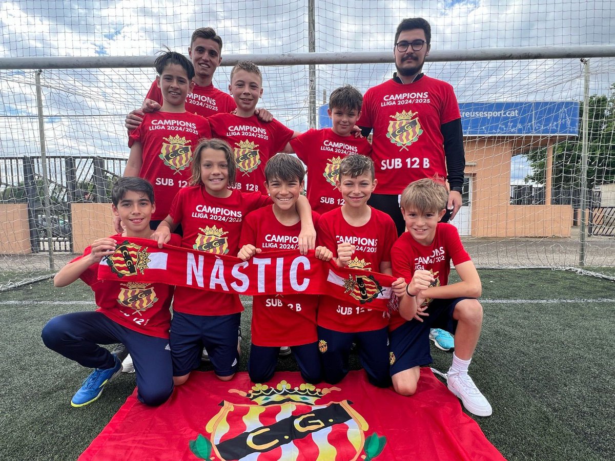 🏆CAMPIONS! 🔴⚪️

El Sub12B s’emporta el títol de lliga. Una altra fita més que demostra la força del nostre futbol base. Orgullosos d’aquest equip i de tota la feina del club i entrenadors.