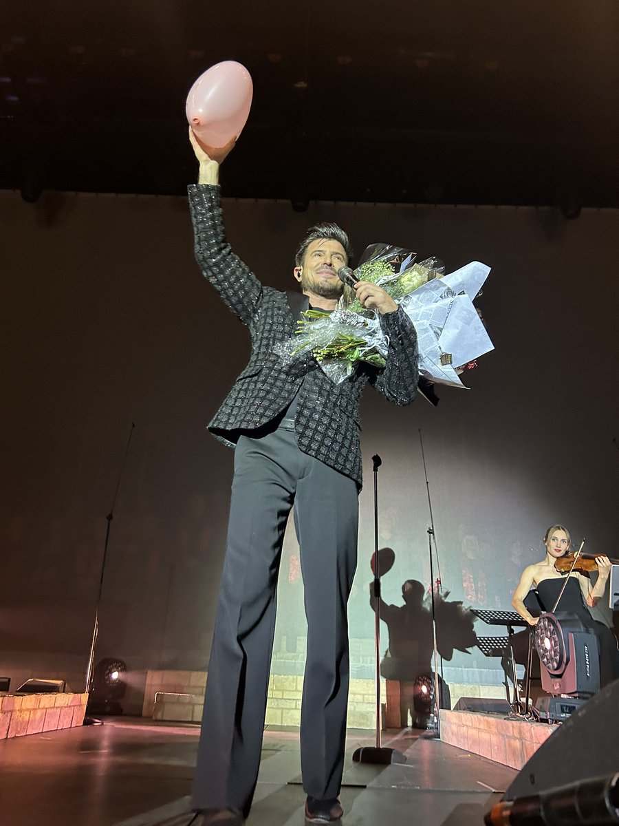 lrdmorg_'s tweet photo. incroyable le wk grâce à toi @vincentniclo, ta musique créée les plus belles amitiés 🤍🥺 https://t.co/2DL2Zy0d4x