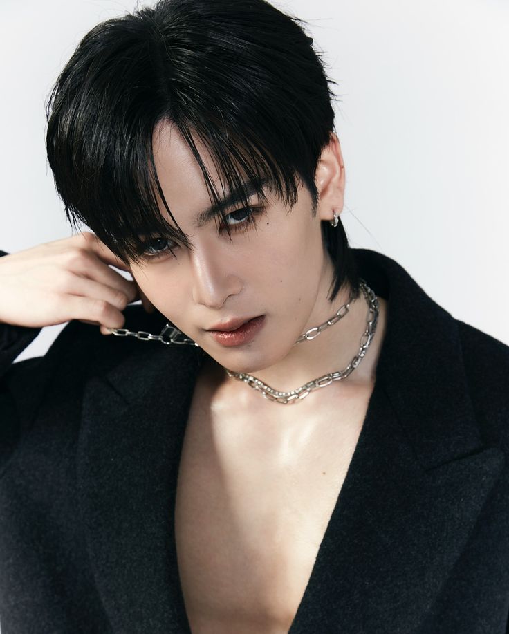 StarLight2025_'s tweet photo. 🥳Congratulations to Santa Pongsapak on being nominated for 2025 The Most Shining Star in Thailand

🔗Vote Link: https://t.co/PIyxOmVITs

⏰DDL: May 3 20:00(BKK)

@ppsanta @santaofficialth @naki031105santa 

#santapp #PerthSanta #KDPPE #SantyofSanta 
#STARLIGHTAWARDS https://t.co/MIVsBPm0uB