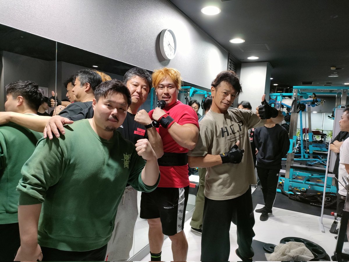 ヨネ企画のベンチプレス大会イベントメチャメチャ楽しく盛り上がりわした🥳✨
初めて会う川崎さんとも写真撮れて嬉しいピヨ🐣
わいの記録は第一試技を無難に92.5kgで第二試技を最近失敗してる100kgで攻めて成功っ🎊
空気感が与える影響大きいっ👍️🔥
#ヨネラー #爆食いトレーニーヨネ
 #川崎一輝