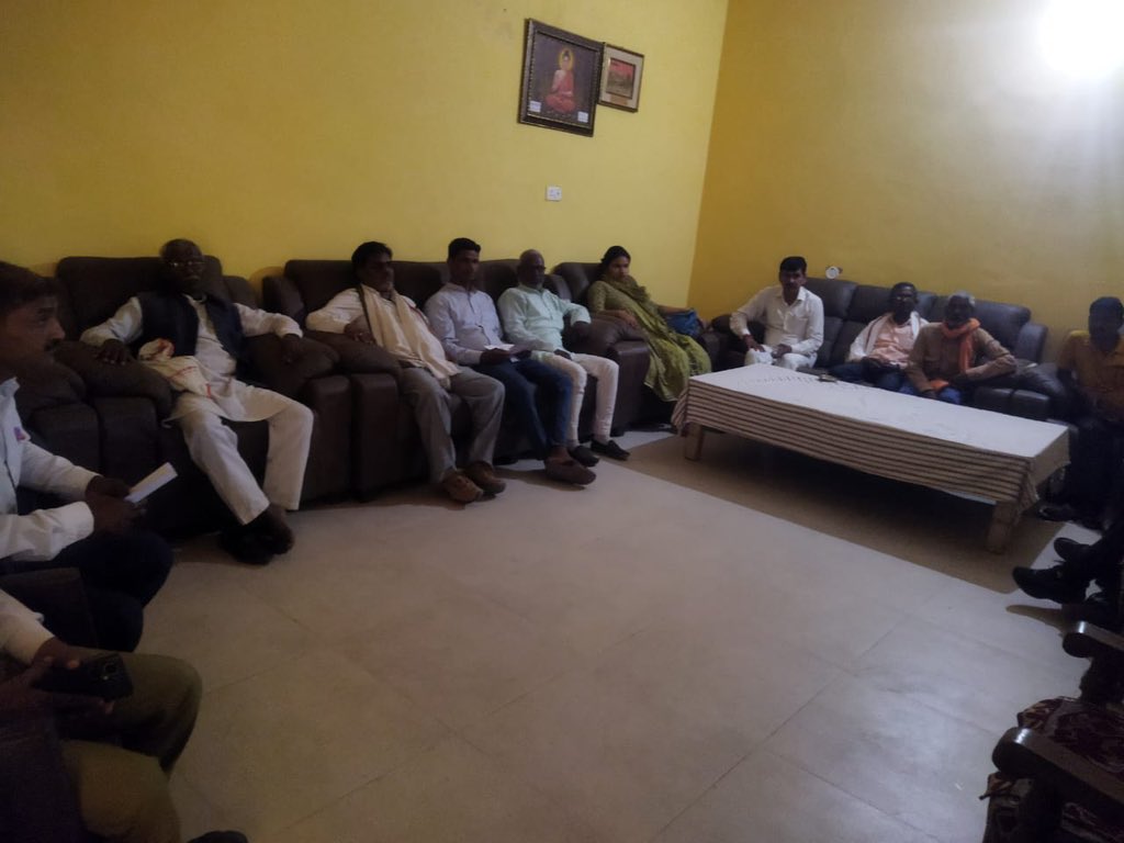 आज दिनांक 27/04/2025 को कार्यालय स्वाभिमान स्थल खजुरी राजातालाब,वाराणसी में देश के लोकप्रिय प्रधानमंत्री <a href="/narendramodi/">Narendra Modi</a> जी के मन की बात को भाजपा के वरिष्ठ कार्यकर्ताओं के साथ सुना |

आप की बेटी 
अदिति सिंह पटेल 
<a href="/myogioffice/">Yogi Adityanath Office</a> <a href="/PMOIndia/">PMO India</a> <a href="/BJP4UP/">BJP Uttar Pradesh</a> <a href="/BJP4India/">BJP</a>