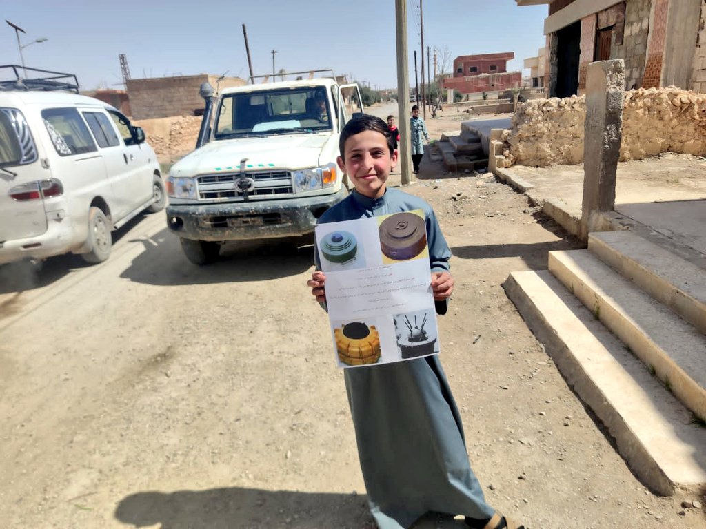 SyrianFree_Army's tweet photo. The danger of mines still exists.
Our patrols are constantly working to warn civilians of the danger of mines to protect their lives. https://t.co/RaBeilZBid