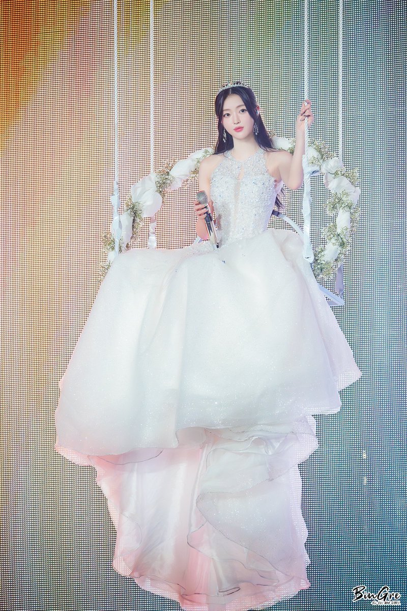 250420 Milky Way

오늘의 명화 🖼 

#오마이걸 #OHMYGIRL #OMG
#유시아 #유아 #YOOA