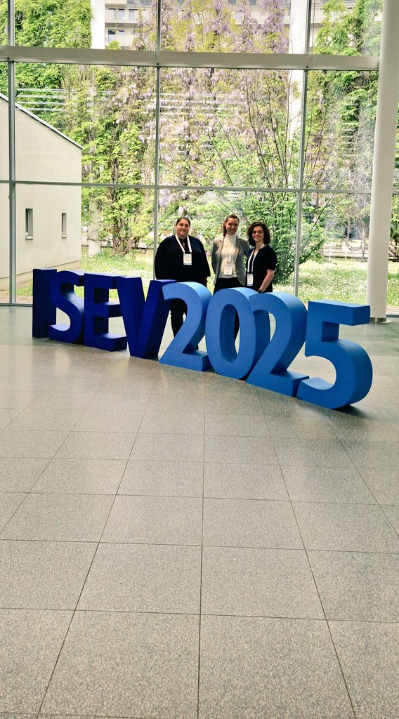 Our EV team at #ISEV2025 in Vienna!
Posters, co-chairing the "Microbial EVs" session, and mastering vesicle cytometry with <a href="/BCILifeSciences/">Beckman Coulter Life Sciences</a> — so much inspiration and knowledge packed into one week!
<a href="/IsevOrg/">ISEV</a>  #Microbiome #ExtracellularVesicles