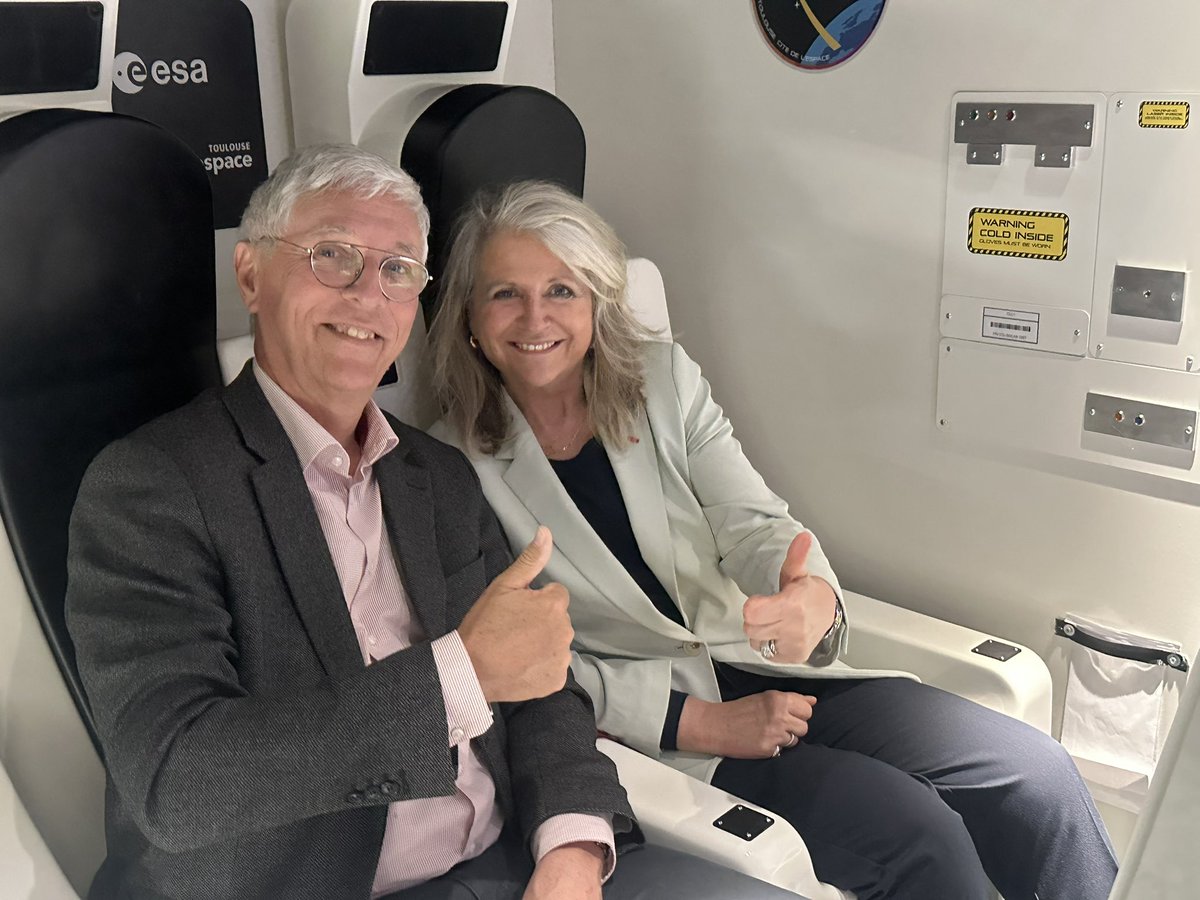 senateurJGM's tweet photo. Fin du séminaire #EuropeSpatiale des anciens auditeurs du #CHEE avec une fascinante visite de la remarquable @CiteEspace, ensemble unique au 🌏, avec son Pdt @JcDardelet.
Merci à lui, à @Toulouse, à @jlmoudenc et au fondateur de la Cité (1997), notre regretté Dominique Baudis 🙏 https://t.co/2WJgfh7EEl