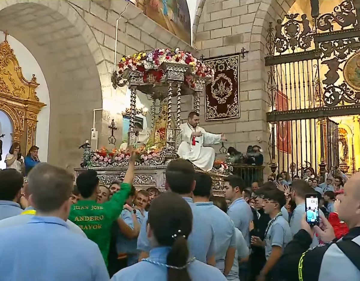 veronica_jimsi's tweet photo. ¡¡VIVA LA VIRGEN DE LA CABEZA!!
#jaén #virgendelacabeza #andújar #romeria #romeros https://t.co/hkhf20ZJxZ