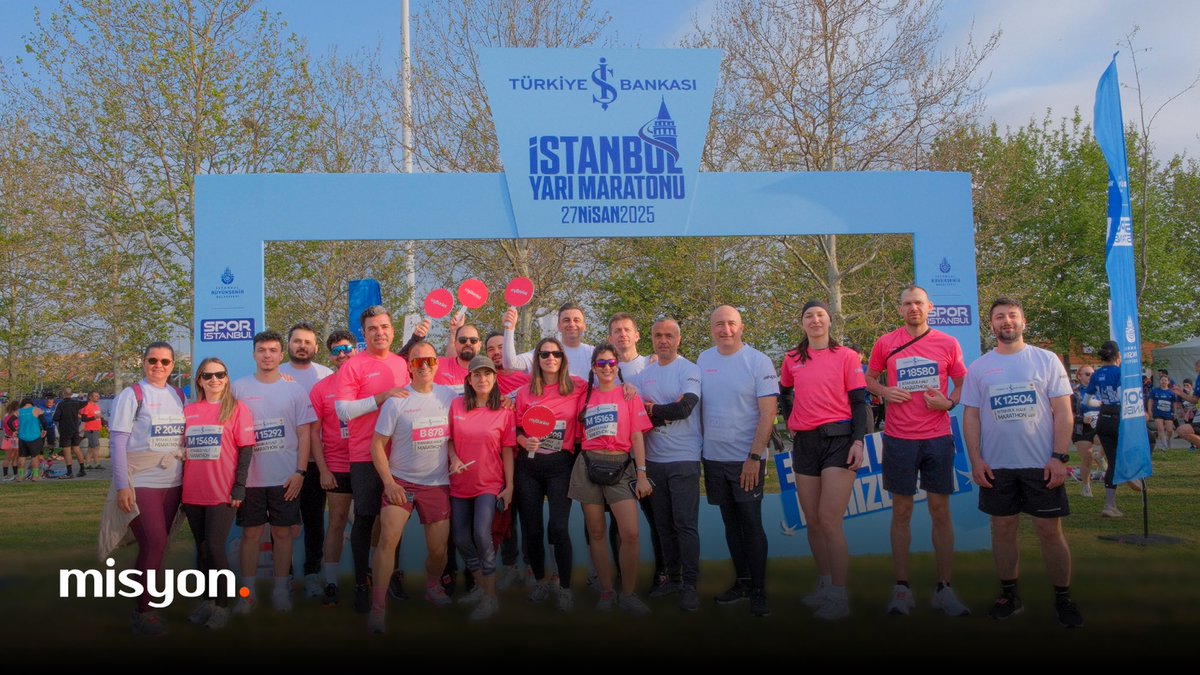 🏁 Adımlarımız sağlam, tempomuz yüksek!

Misyon enerjisini parkura taşıdık, tarihi yarımadada İstanbul Yarı Maratonu’nda koştuk. 🏃🏻‍♂️‍➡️🏃🏻‍♀️‍➡️

Finalde, yatırım alışkanlıklarını dönüştüren myBanka renkleriyle bu karede buluştuk. 🩷 

Her adımda daha da ilerisi için çalışmaya,