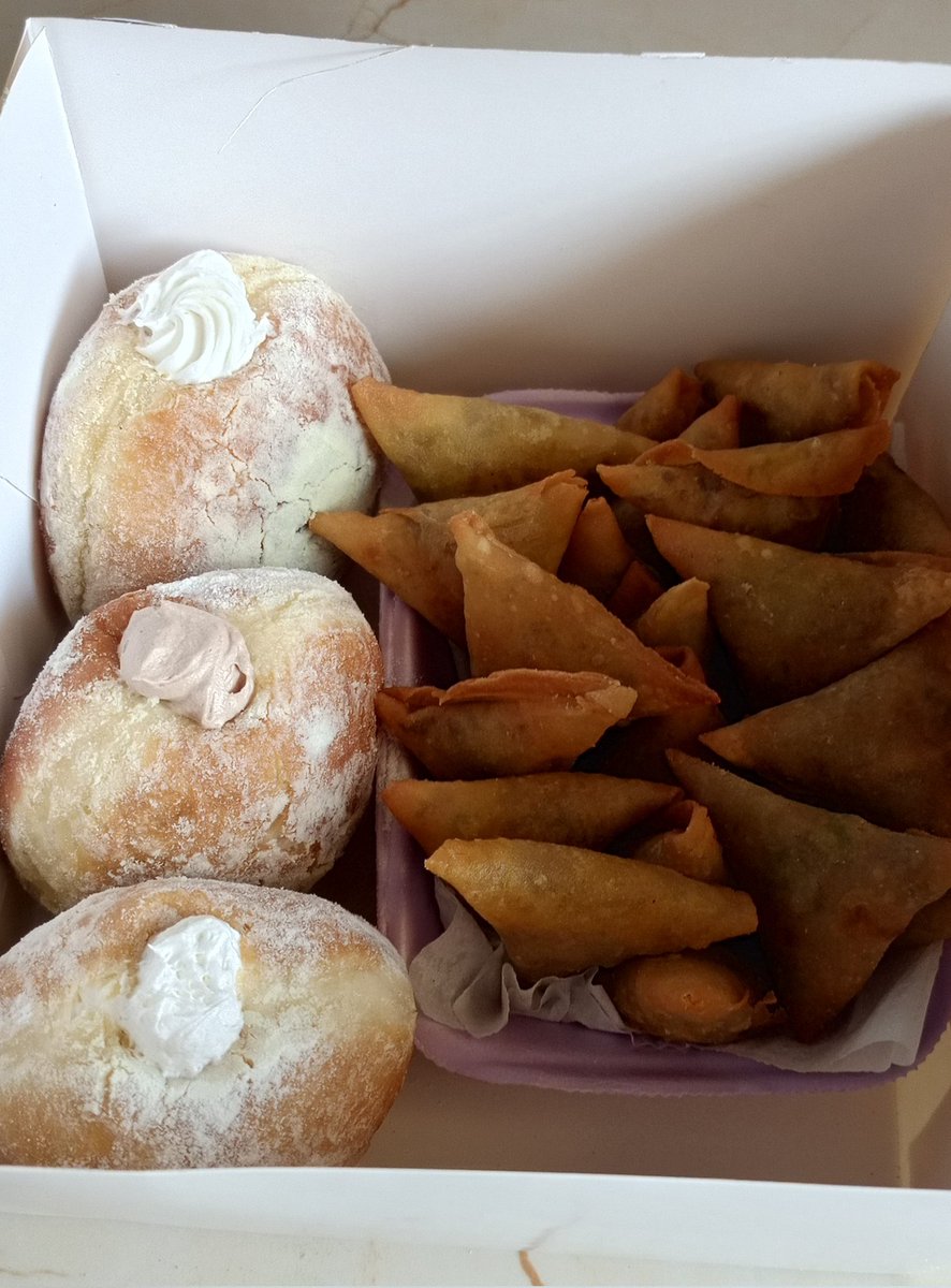 Donuts × samosa available tomorrow 

🏷️8,000 only

📍Kano
DM to order