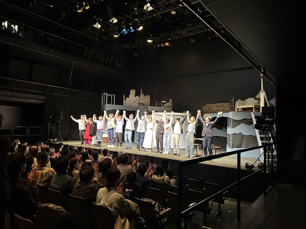 #ガラパ × #ゴジゲン × #小山田壮平
『#見上げんな！』
福岡・大阪・東京3都市ツアー
全15公演、完走しました💨

各地、たくさんのお客様にご来場いただき誠にありがとうございました！！！

ご覧になった方はぜひ
#見上げんな
で感想を呟いてください！
今後の励みになります💪