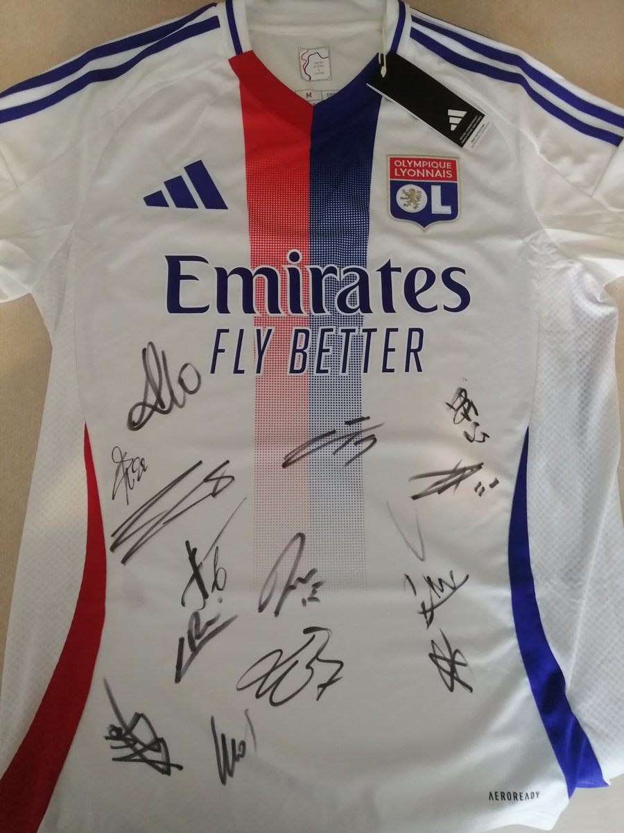 🚨 Concours maillot 🚨

Remporte un maillot signé par les joueurs de l'<a href="/OL/">Olympique Lyonnais</a> 👀

Il faut remplir toutes les conditions 👇

1️⃣ Follow <a href="/SorareClub_FR/">SorareClub_FR</a> et <a href="/Sorare/">Sorare</a> 
2️⃣ ❤️/🔄 ce Tweet 
3️⃣ Tag 2 amis en commentaire 

TAS 03/05/25

Bonne chance à tous !

#Sorare #TeamOL #Ligue1 #Concours
