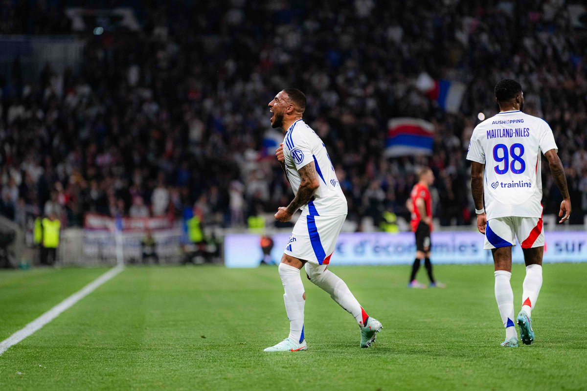 Corentin Tolisso (@corentintolisso) on Twitter photo ⚔️🔥 Une victoire importante hier soir ! Merci de votre soutien les Gones ❤️💙🦁 #Ensemble #TeamOL #TeamTHM <a href="/OL/">Olympique Lyonnais</a> ⚔️🔥 Une victoire importante hier soir ! Merci de votre soutien les Gones ❤️💙🦁 #Ensemble #TeamOL #TeamTHM <a href="/OL/">Olympique Lyonnais</a>