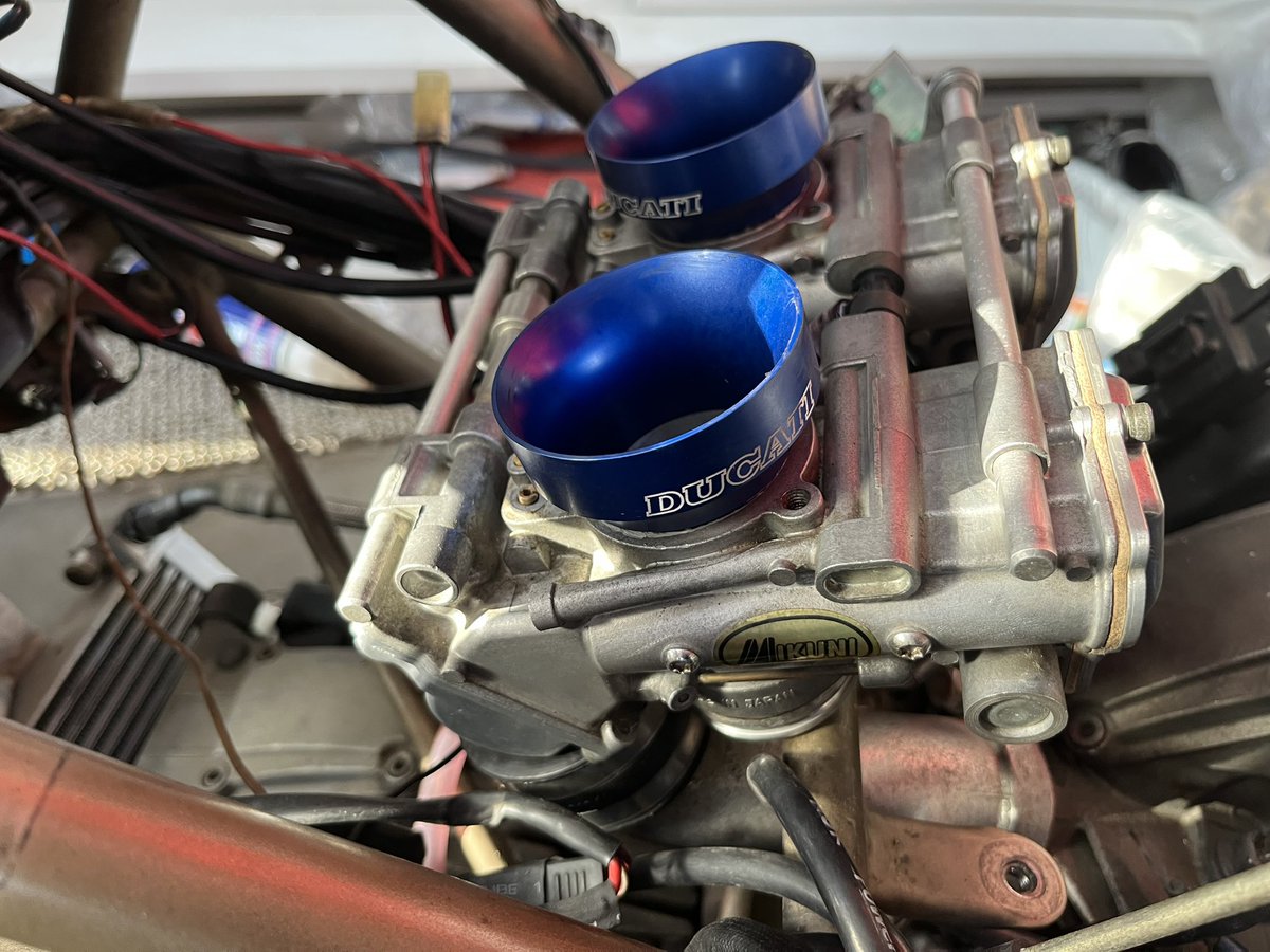 CueHhon's tweet image. #mikuni   #ducati  #M900 
ふう…
