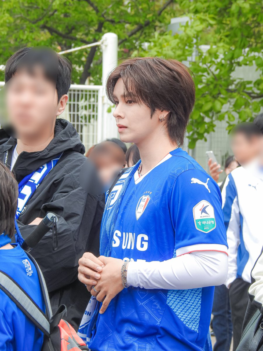 _jojo_archive's tweet photo. 세림청년 진짜 잘생겻더라.... 
축구장에서잘생긴사람 너무오랜만에봐 
#크레비티 #박세림 https://t.co/6qgoKvU2EQ
