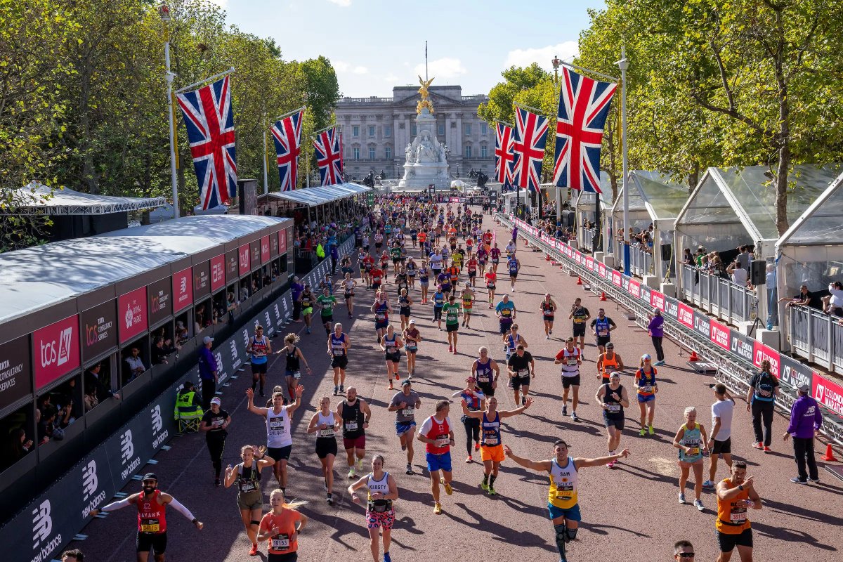Warrtrophyworld's tweet photo. Good Luck to everyone running the London Marathon Today 🏅
#LondonMarathon2025 https://t.co/nfLBiQrSqI