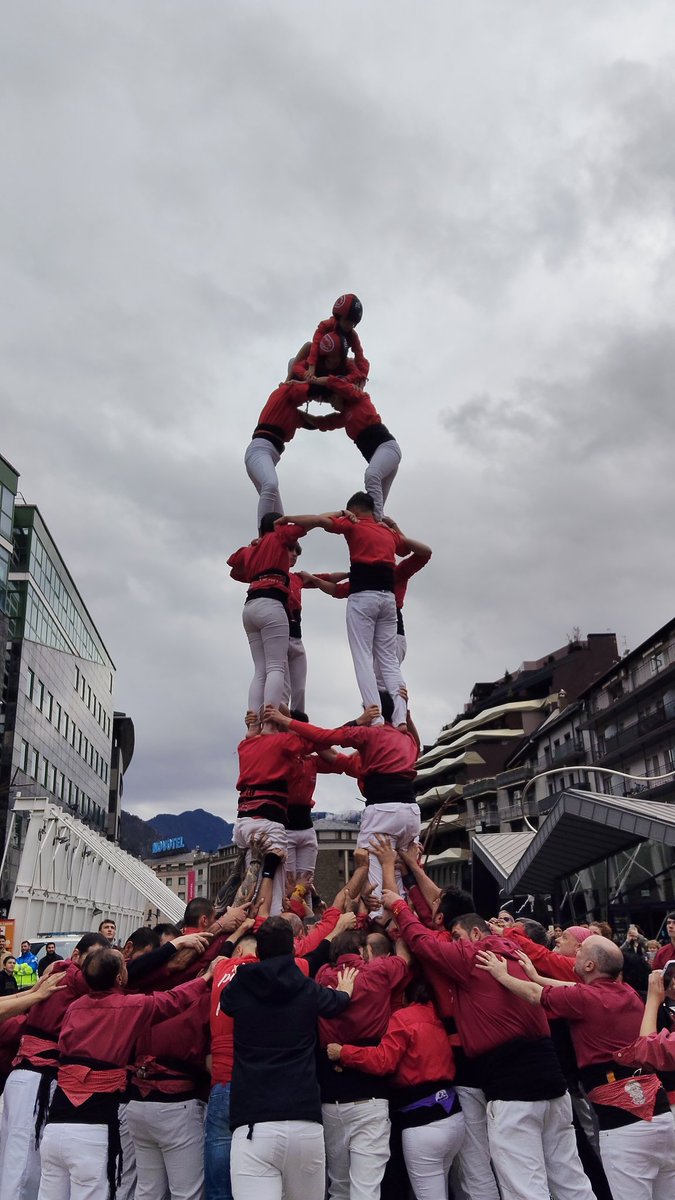⚪⚫🔴

Ahir vam actuar a Andorra!

Pd4, 3d6, 2d6(id), 2d6(id), 3d6p,  4d6, Pd4, Pd4 

Moltíssimes gràcies a <a href="/castellersAND/">Castellers d'Andorra</a> per la gran diada i per les pinyes! 

Seguim 💪💪💪

#minyonsdelarboc #fempinya #castells