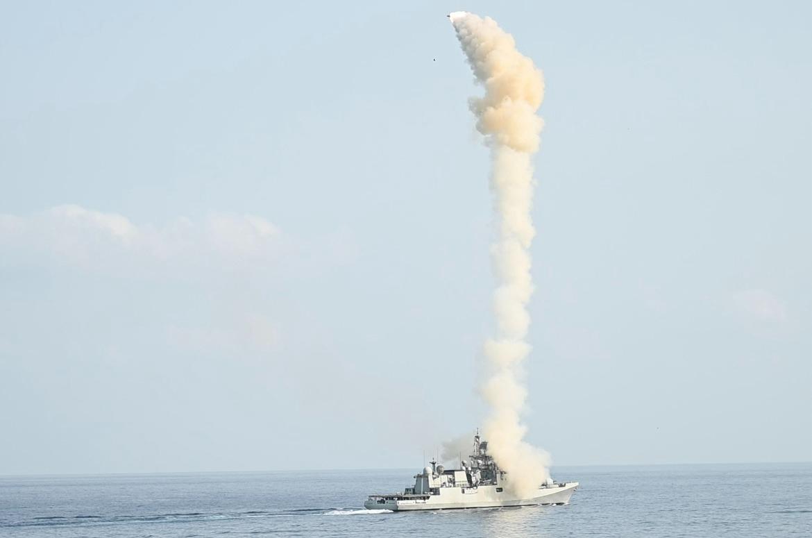 timesofindia's tweet photo. 'Combat ready': #IndianNavy test fires anti-ship missile in #ArabianSea

Details here 🔗https://t.co/w5KV6T3g8D https://t.co/LqyGPCZYEt