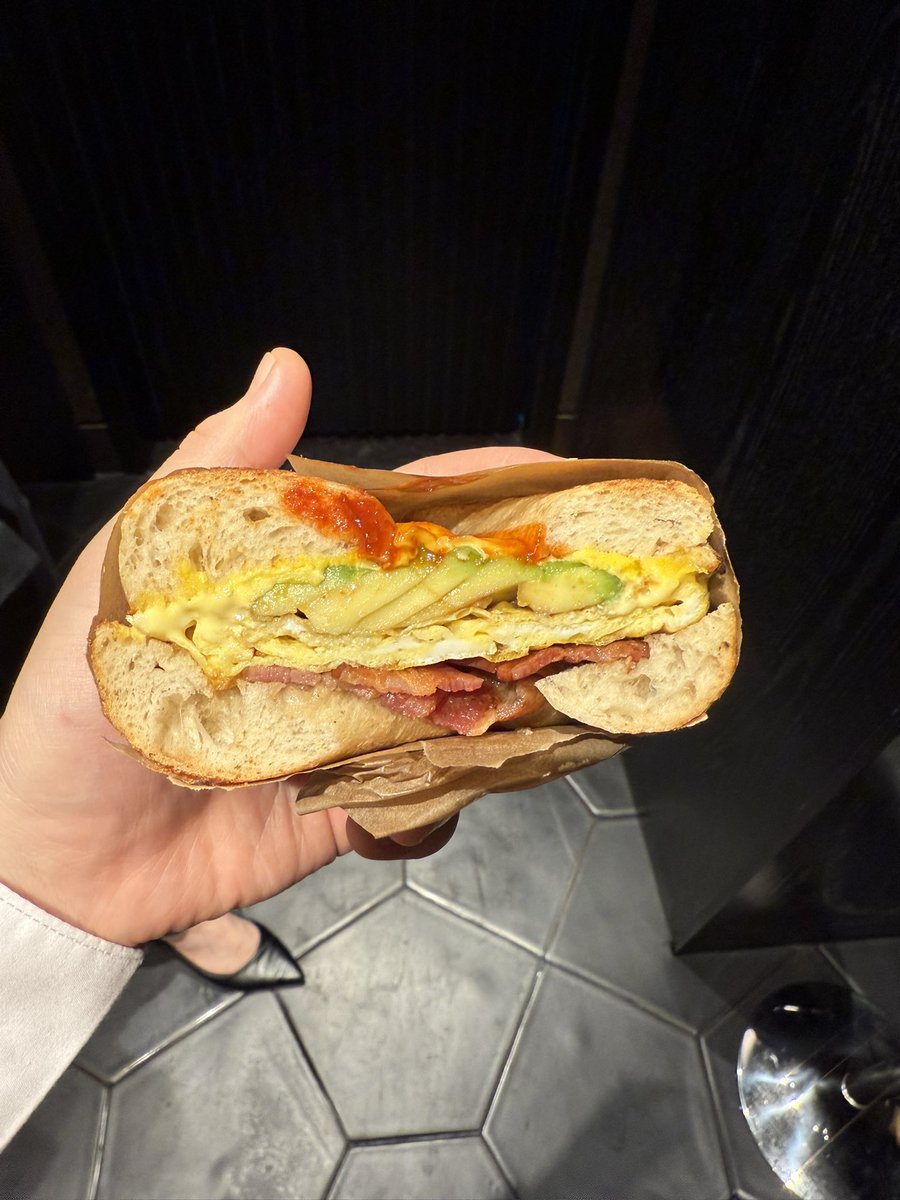 每一次都吃三文鱼，现在有点吃腻了。香蕉的不错，推荐