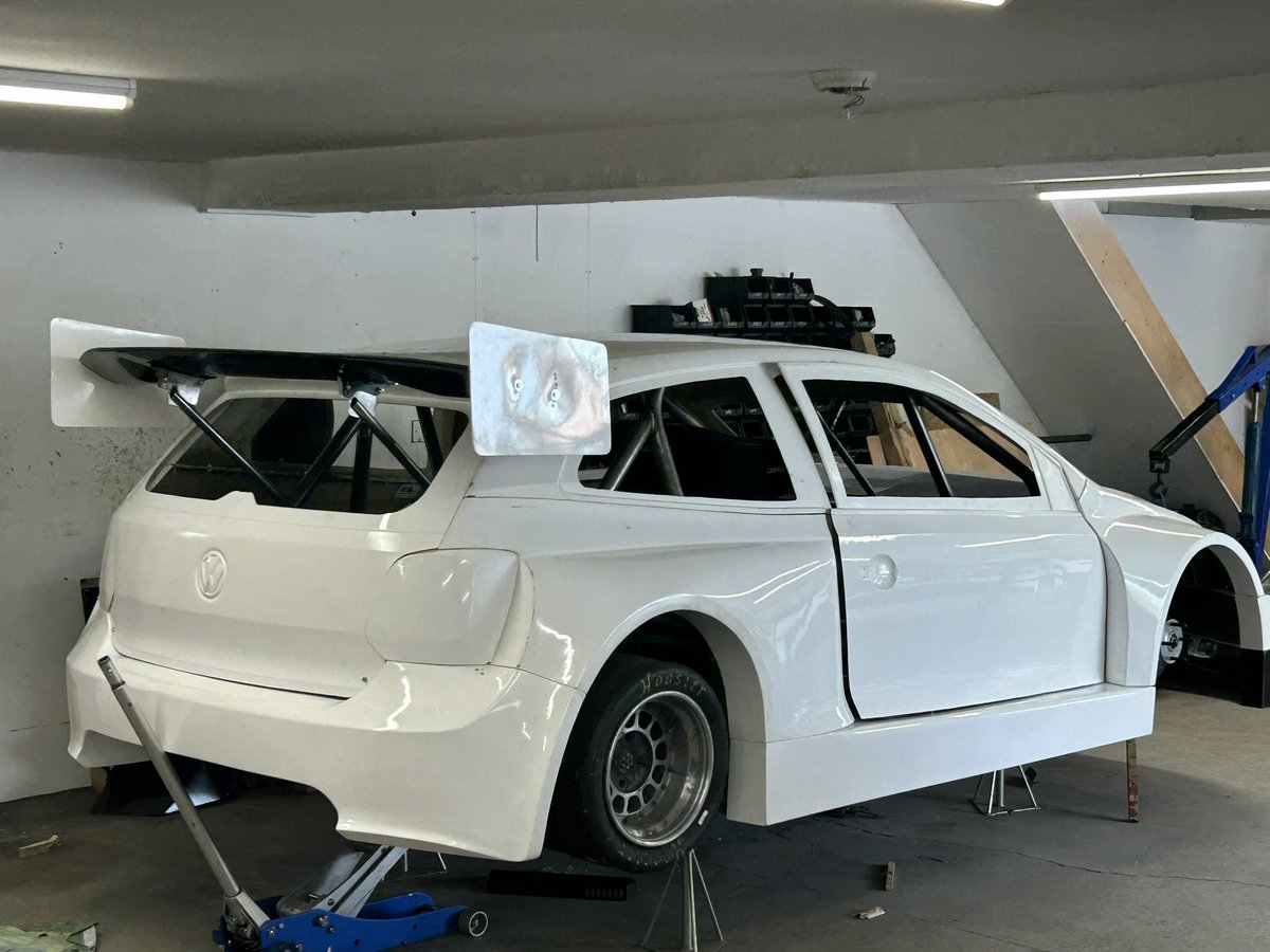 berttcr's tweet photo. Customers cars ! https://t.co/rKTk3e0uXD