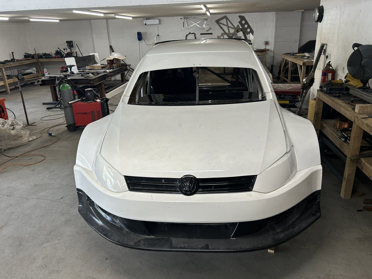 berttcr's tweet photo. Customers cars ! https://t.co/rKTk3e0uXD