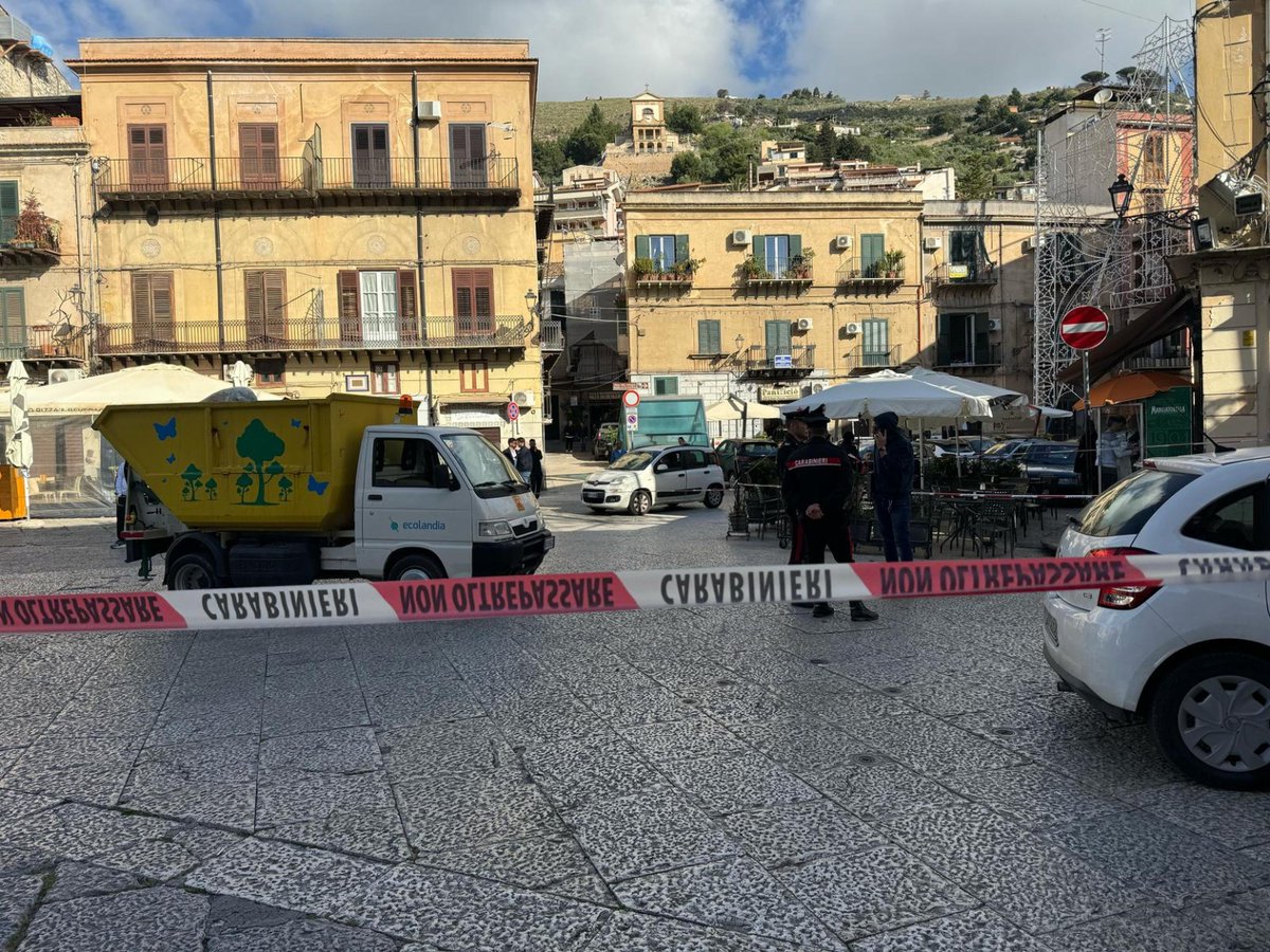 tempoweb's tweet image. Sparatoria in piazza a #Monreale: tre morti e due feriti. "Lite per futili motivi"
#27aprile #iltempoquotidiano #sparatoria 
iltempo.it/attualita/2025…